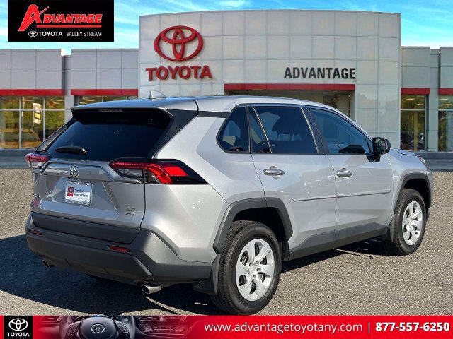 Used 2024 Toyota RAV4 LE AWD/4WD image 7