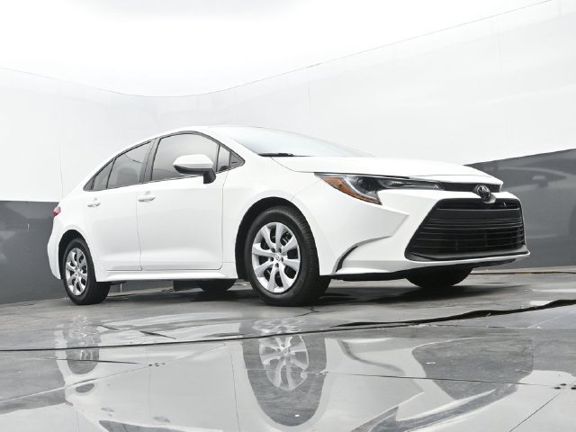 Used 2025 Toyota Corolla LE FWD image 24