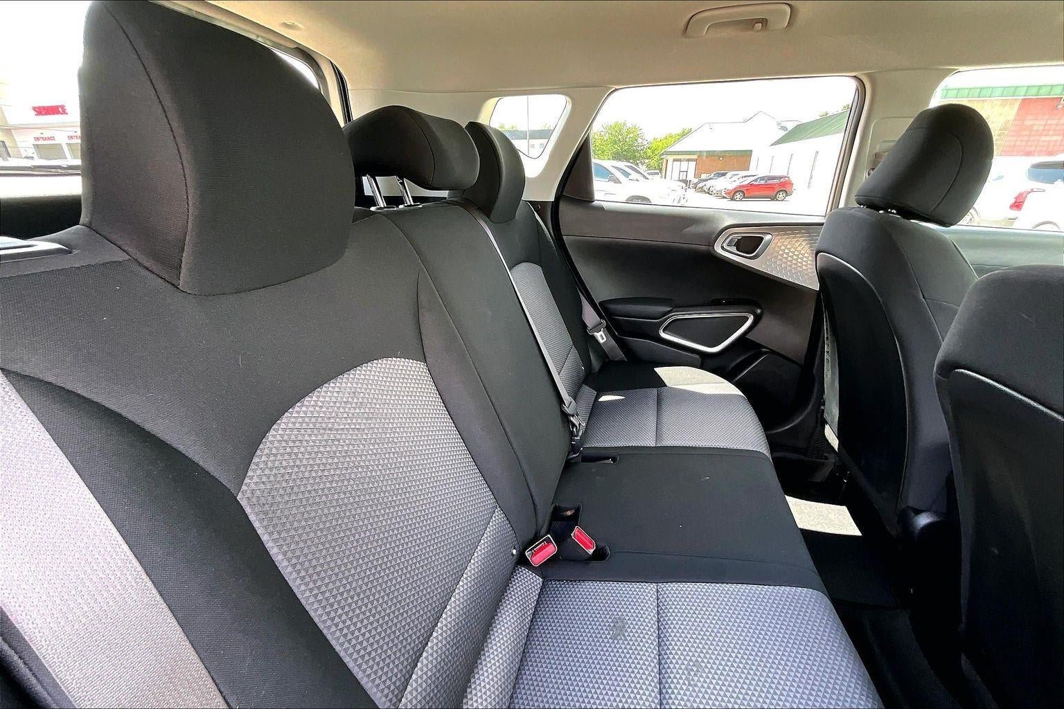 Used 2025 Kia Soul LX w/ LX Technology Package FWD image 25
