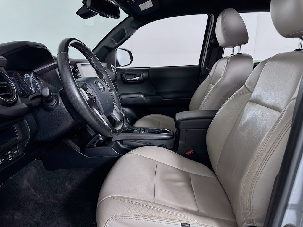 Used 2019 Toyota Tacoma TRD Sport w/ Exterior Package AWD/4WD image 11