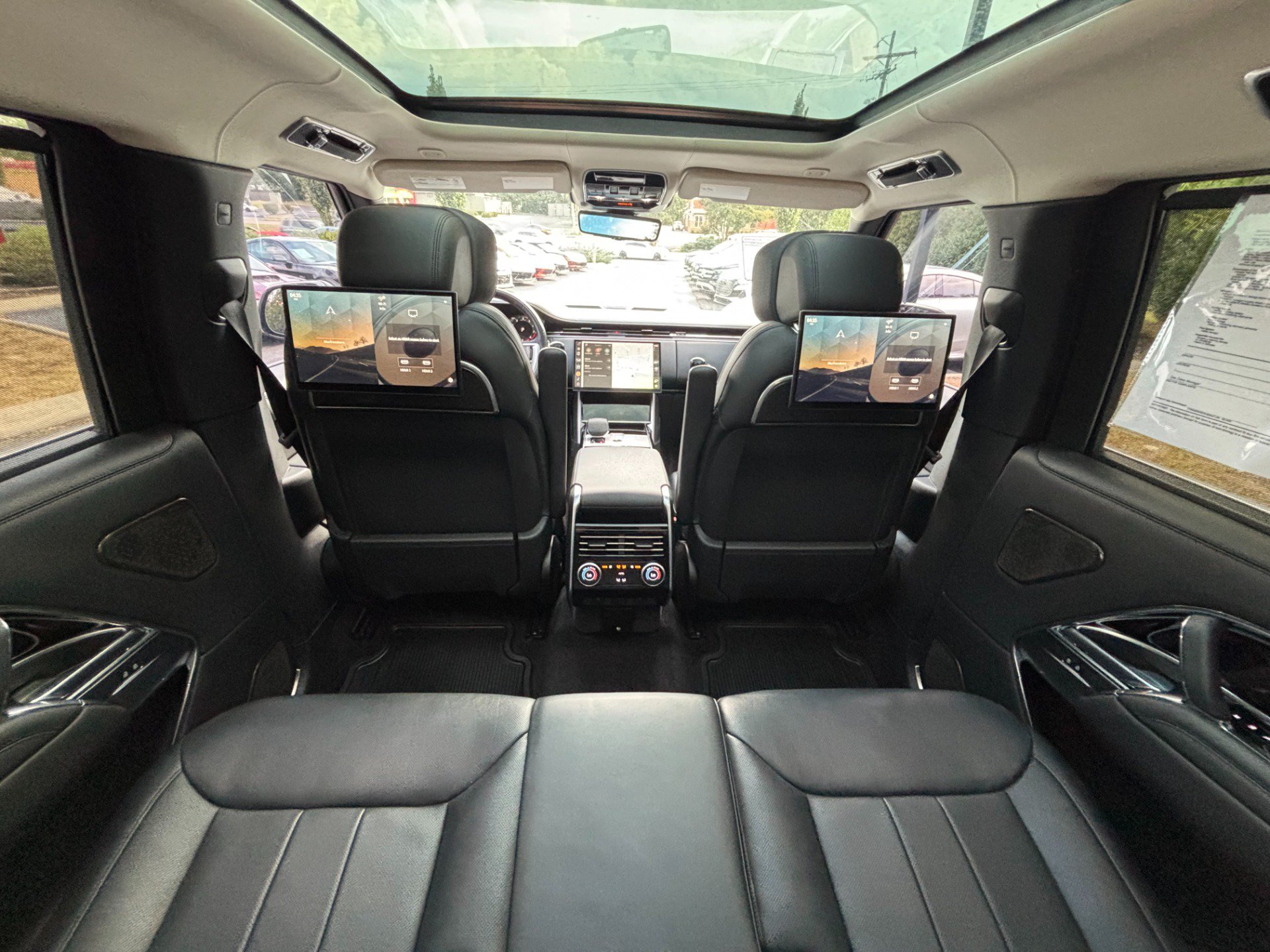 Used 2024 Land Rover Range Rover Long Wheelbase Autobiography AWD/4WD image 33