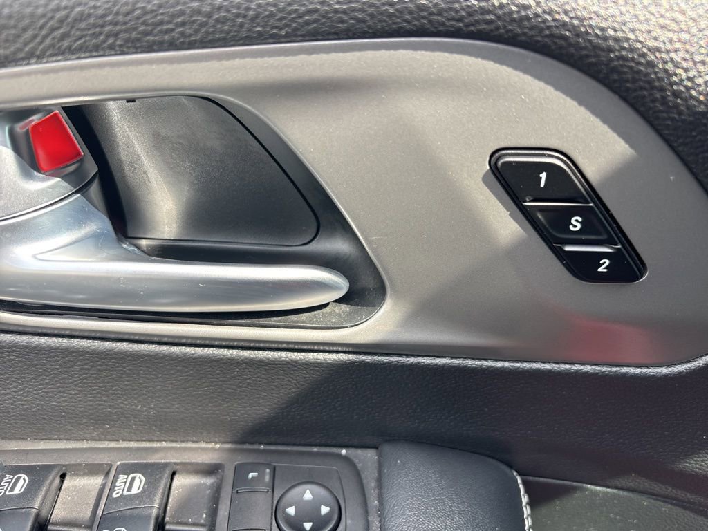 Used 2025 Chrysler Pacifica Select image 16