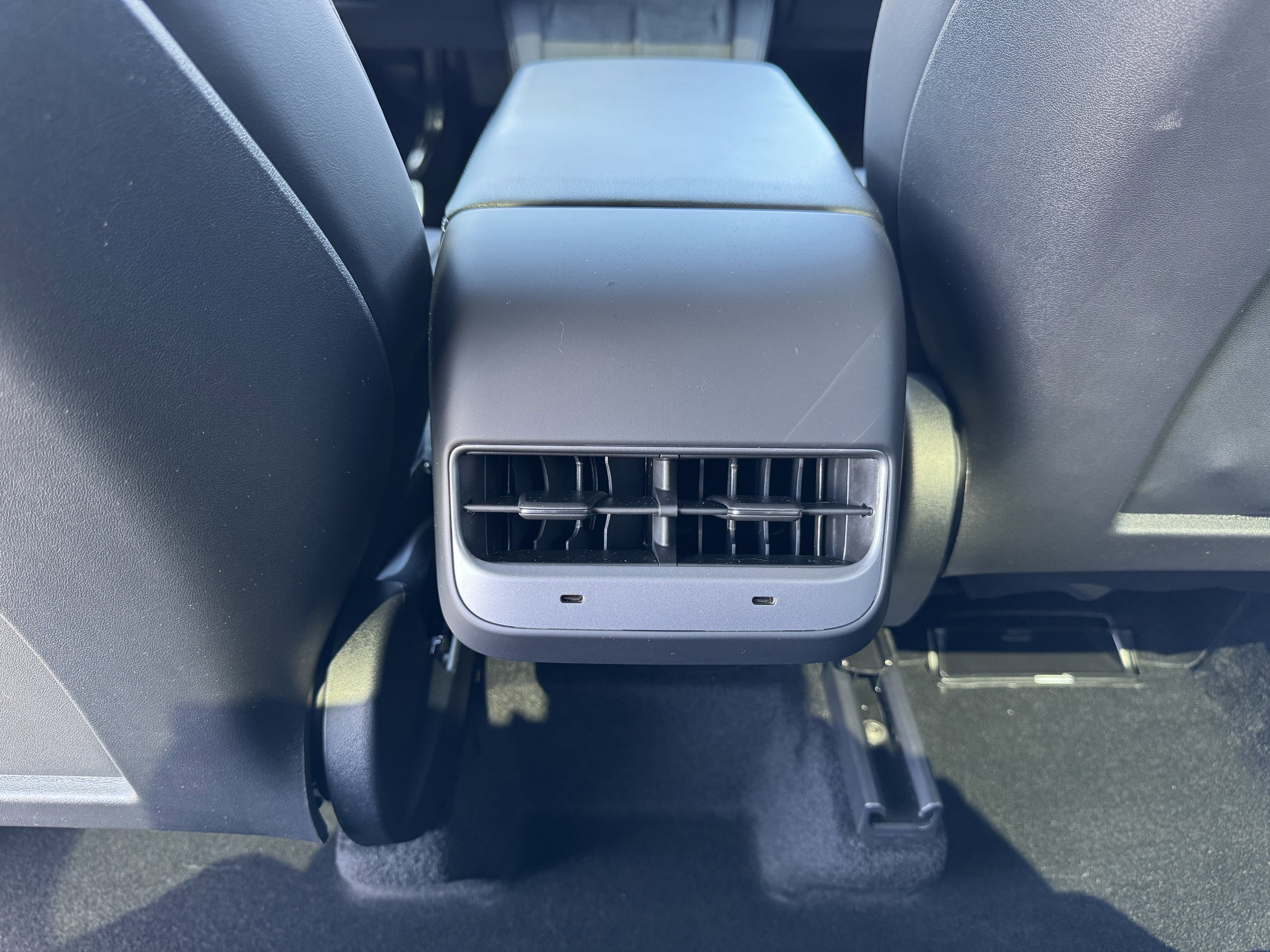 Used 2022 Tesla Model Y Performance image 30