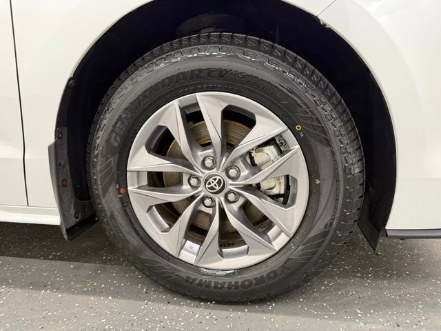 Certified 2023 Toyota Sienna XLE AWD/4WD image 22