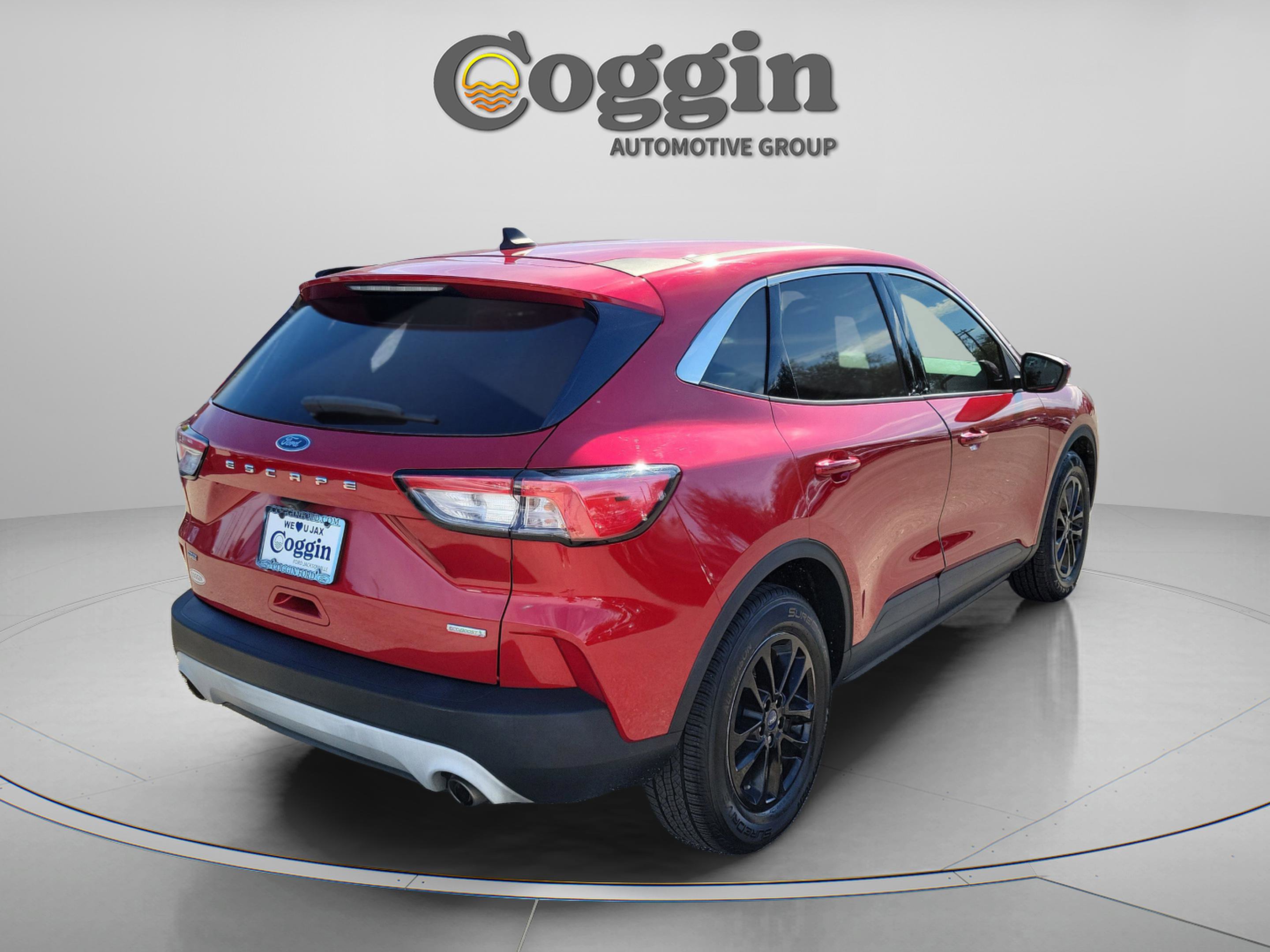 Used 2020 Ford Escape SE image 3