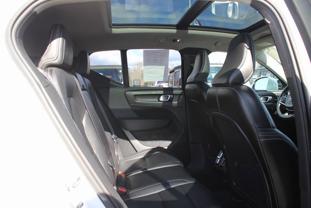 Used 2019 Volvo XC40 T5 Momentum image 29