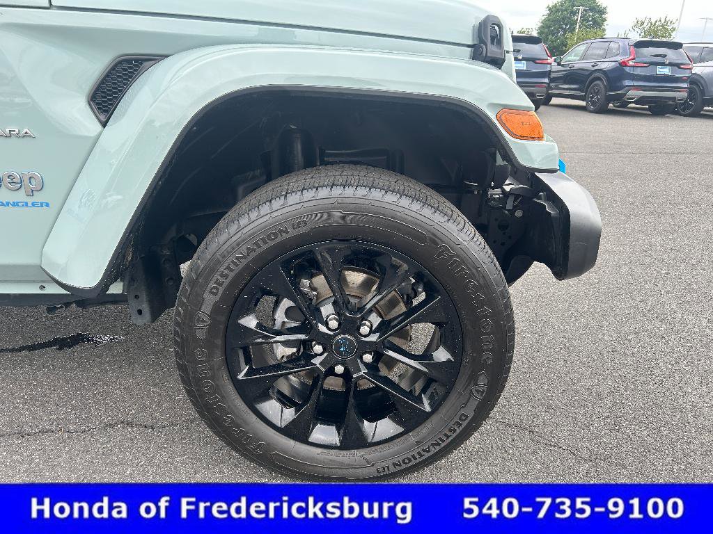 Used 2024 Jeep Wrangler Sahara AWD/4WD image 32