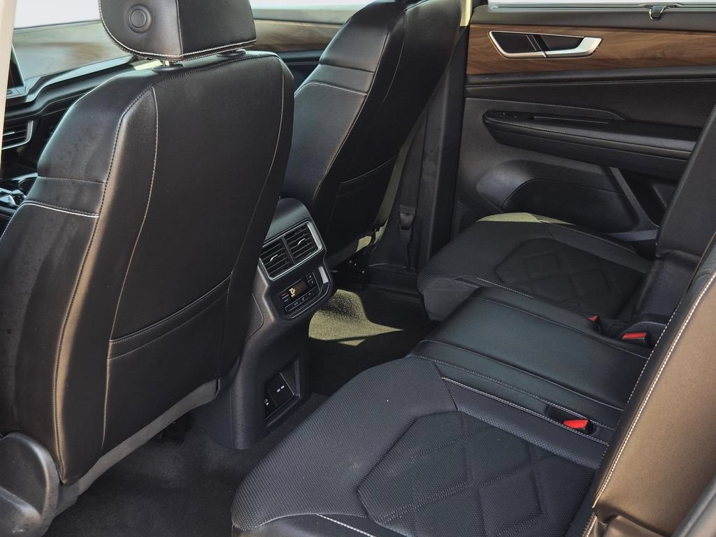 Used 2025 Volkswagen Atlas SE FWD image 35