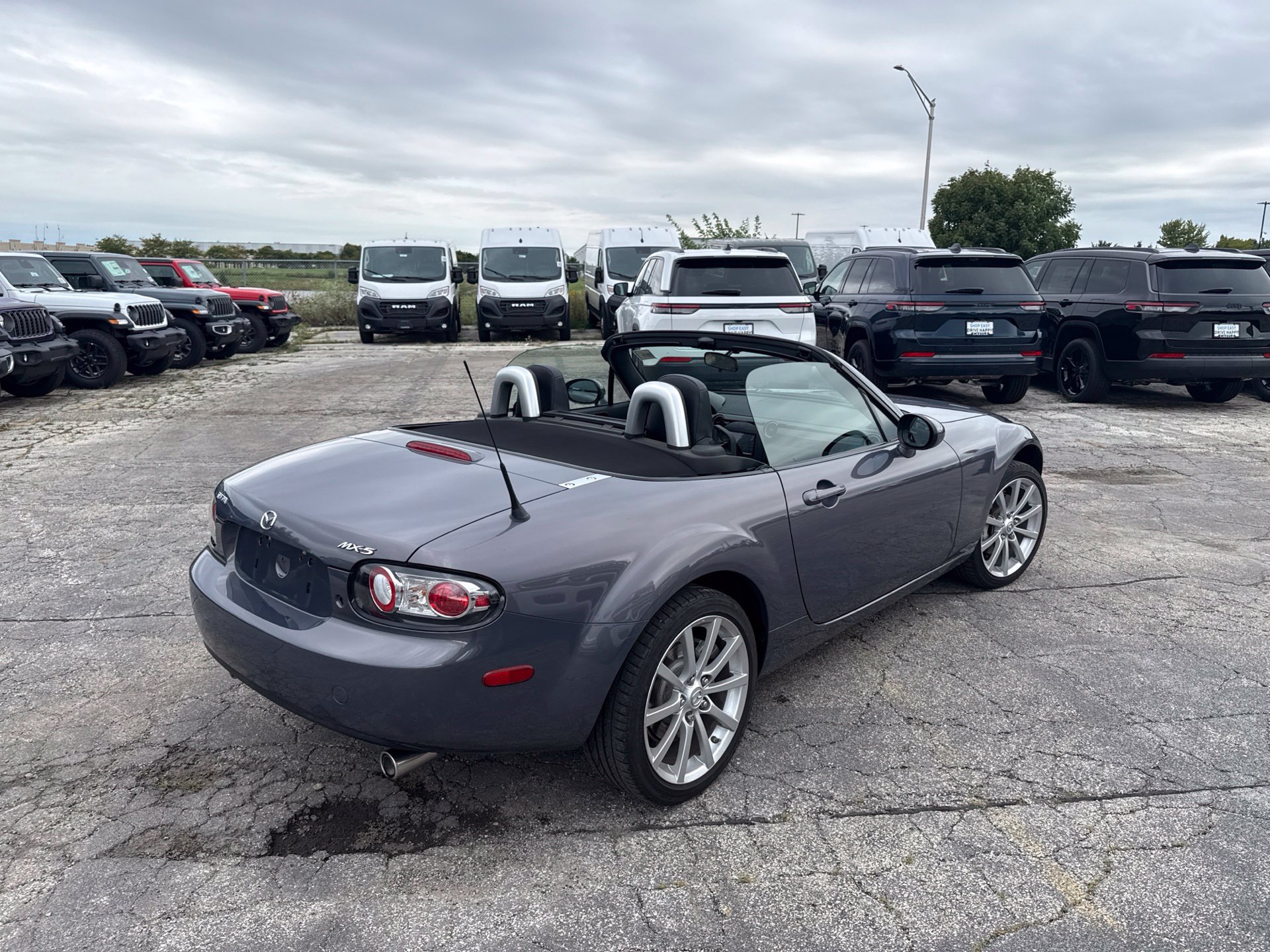 Used 2006 MAZDA MX-5 Miata Grand Touring RWD image 6