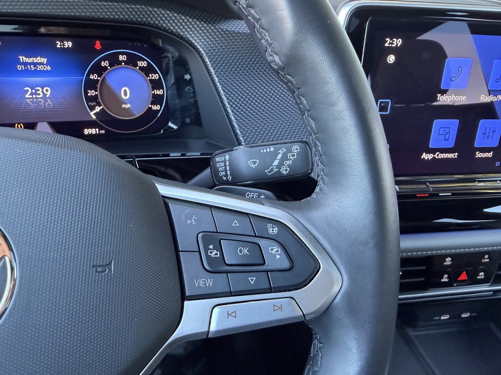 Used 2024 Volkswagen Atlas Cross Sport SEL R-Line image 33