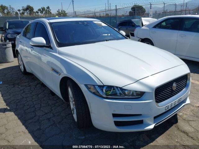 Used 2017 Jaguar XE Premium RWD image 6