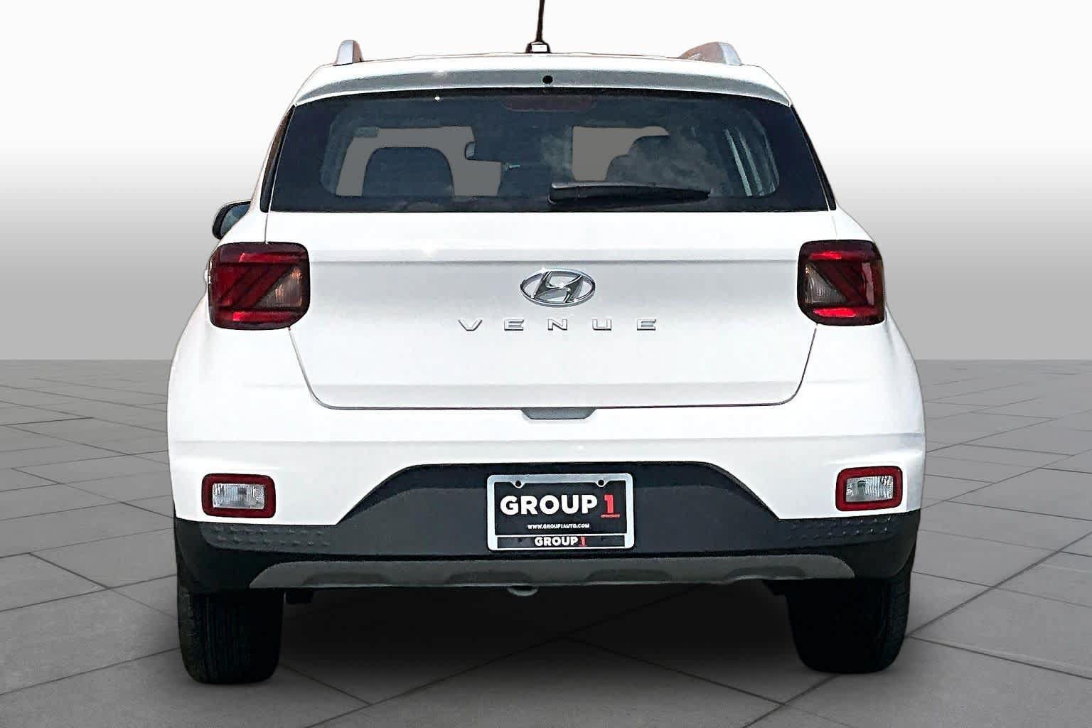 New 2026 Hyundai Venue SEL FWD image 4