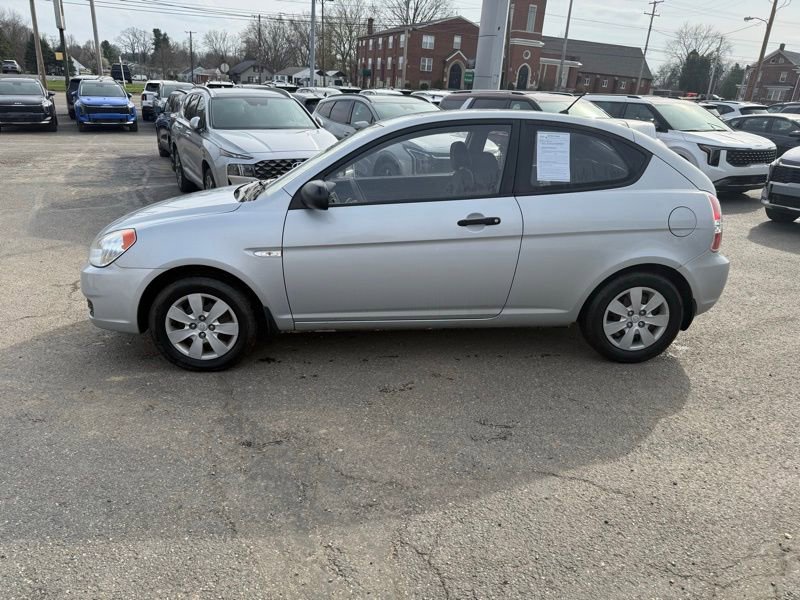 Used 2011 Hyundai Accent GL image 4