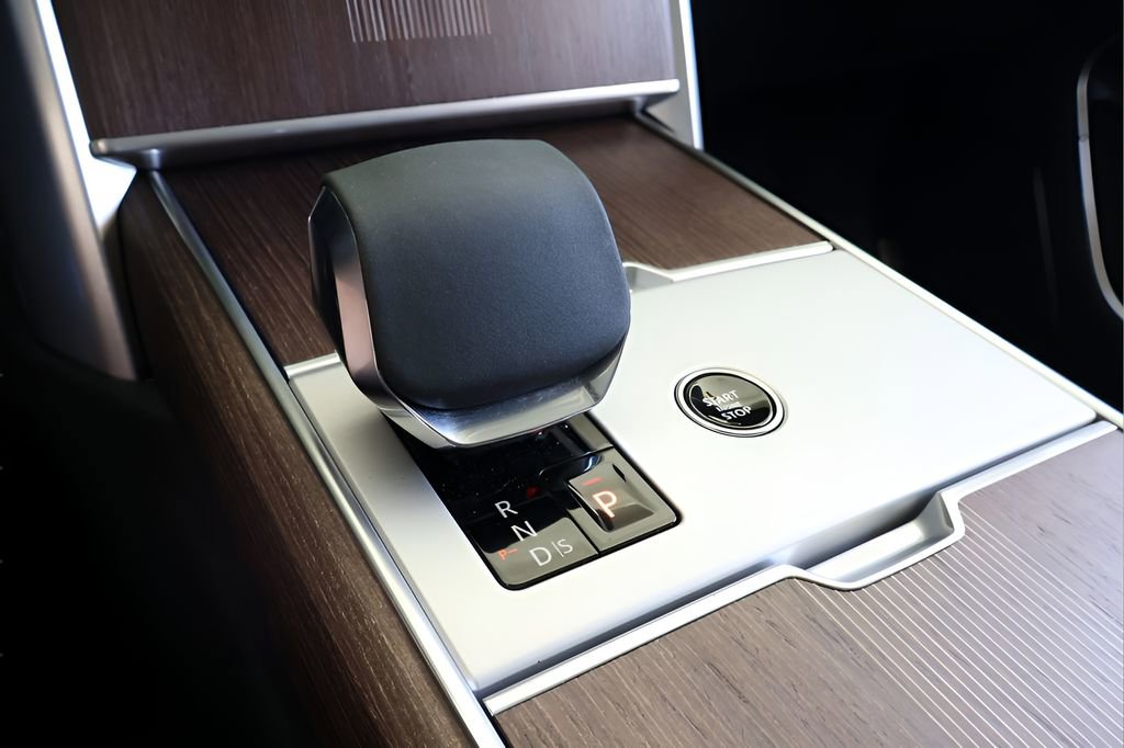 Used 2024 Land Rover Range Rover Autobiography image 25