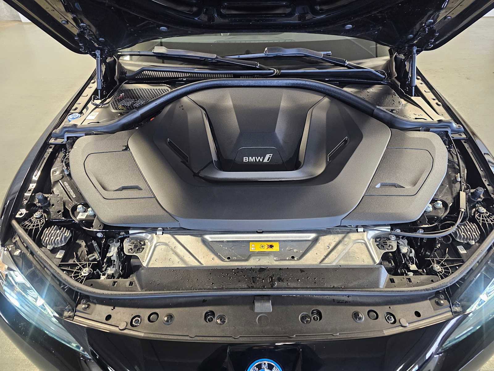 Used 2023 BMW i4 eDrive35 w/ Premium Package image 9