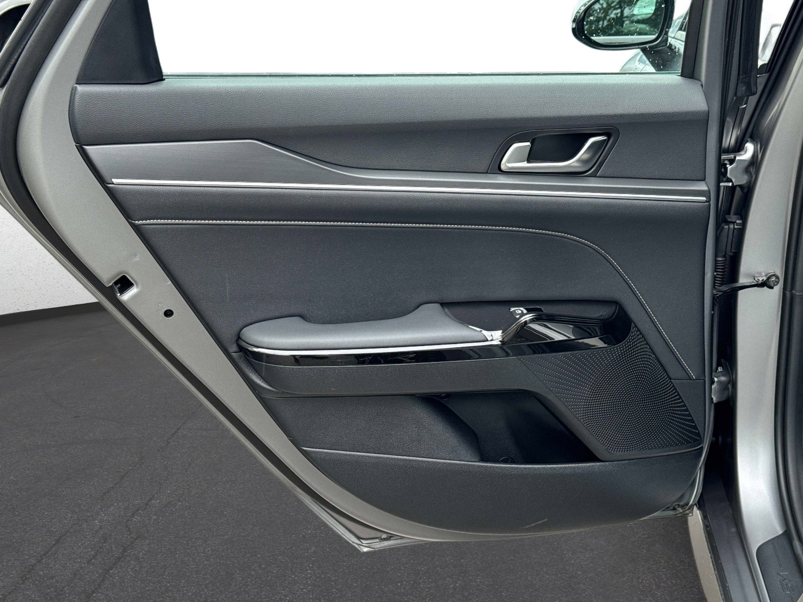 Used 2025 Kia K5 GT-Line w/ GT-Line Premium Package image 11