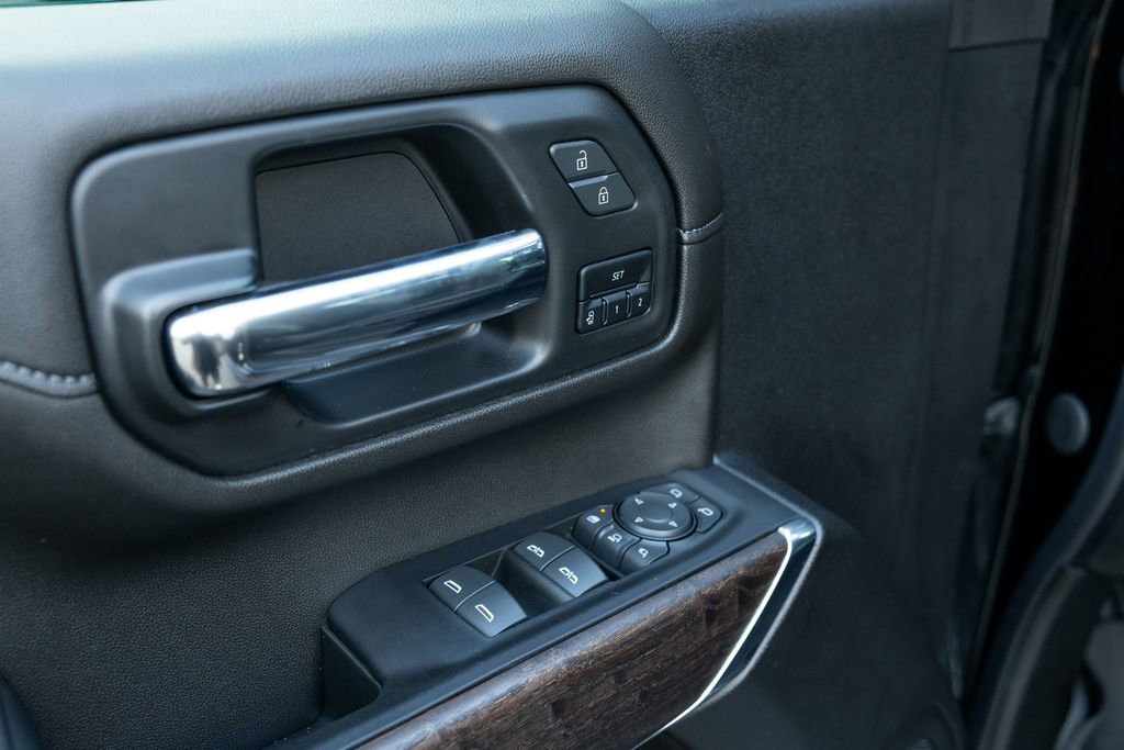 Used 2022 GMC Sierra 2500 Denali w/ Denali Black Diamond Edition image 17