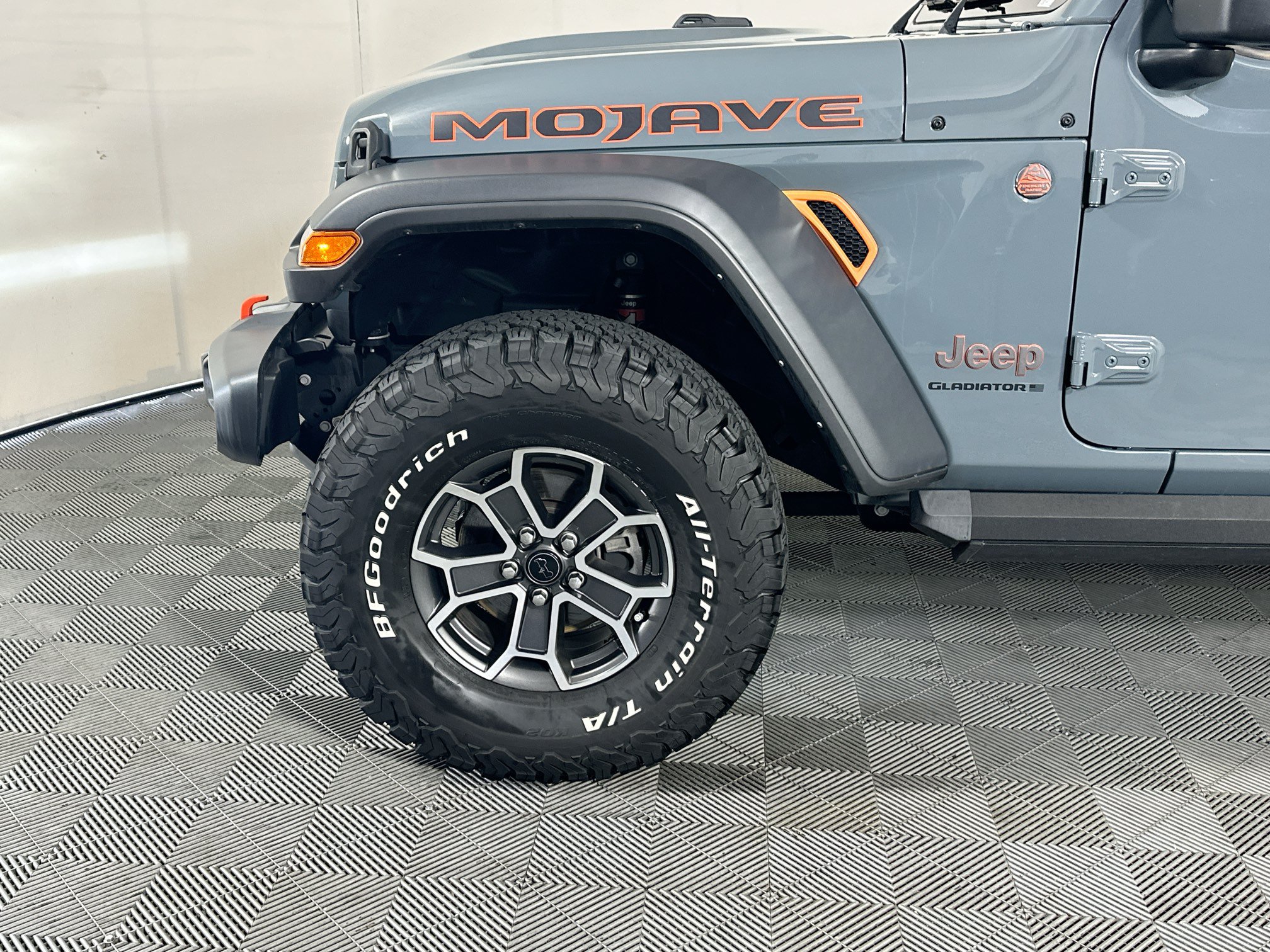 Used 2024 Jeep Gladiator Mojave w/ Convenience Group AWD/4WD image 11