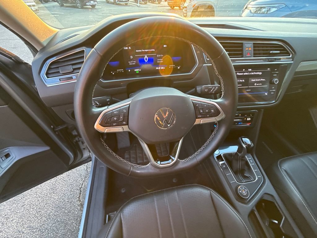 Used 2022 Volkswagen Tiguan SE AWD/4WD image 19