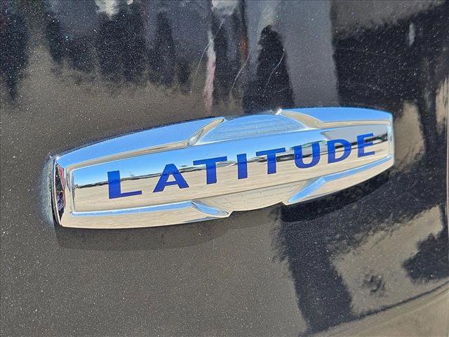 Used 2015 Jeep Cherokee Latitude w/ Comfort/Convenience Group AWD/4WD image 30