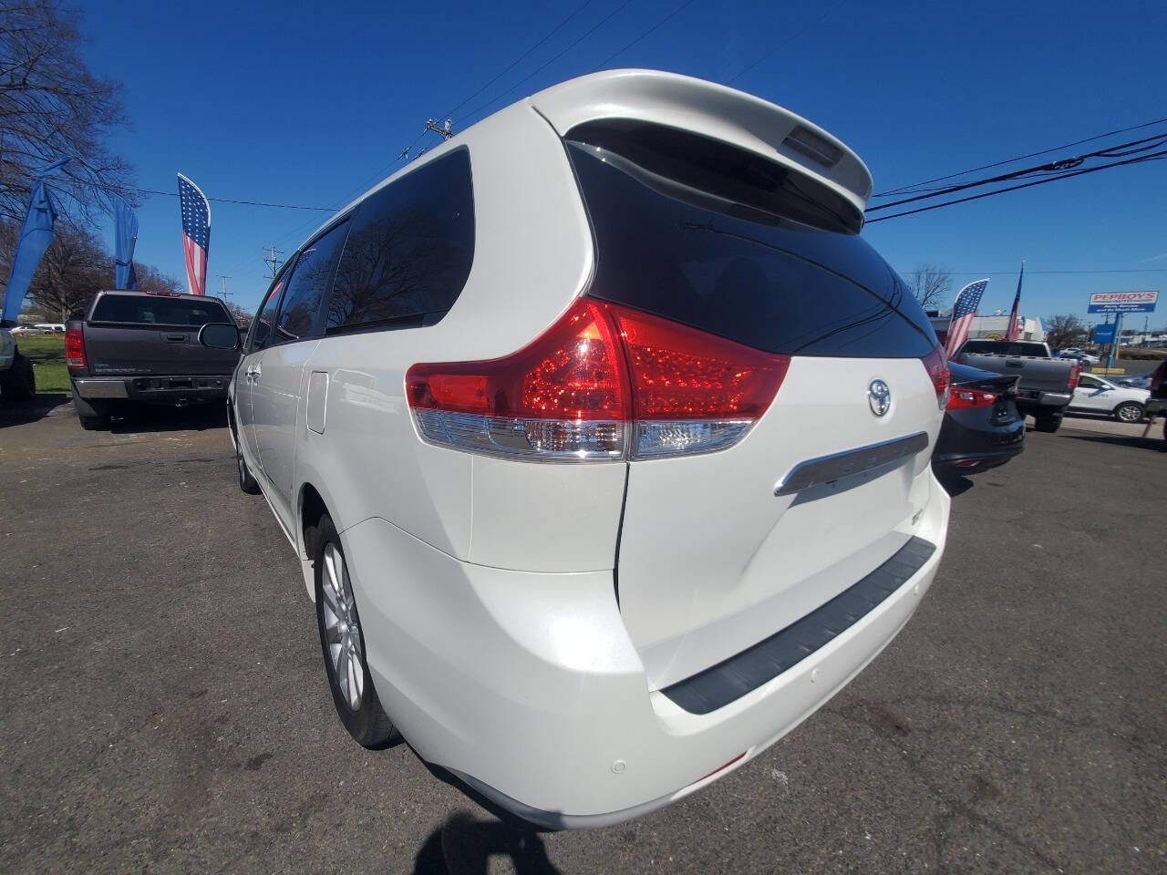 Used 2012 Toyota Sienna Limited w/ Premium Pkg AWD/4WD image 3