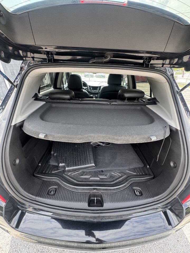 Used 2018 Chevrolet Trax LT w/ Sun & Sound Package AWD/4WD image 18