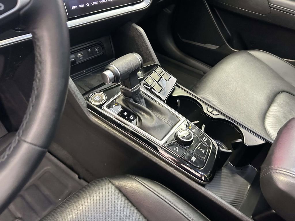 Used 2025 Kia Sportage EX w/ Premium Package FWD image 19