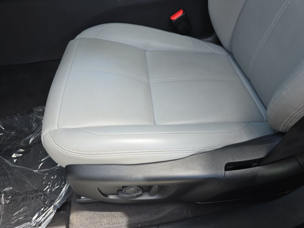Certified 2025 Land Rover Range Rover Velar S AWD/4WD image 29