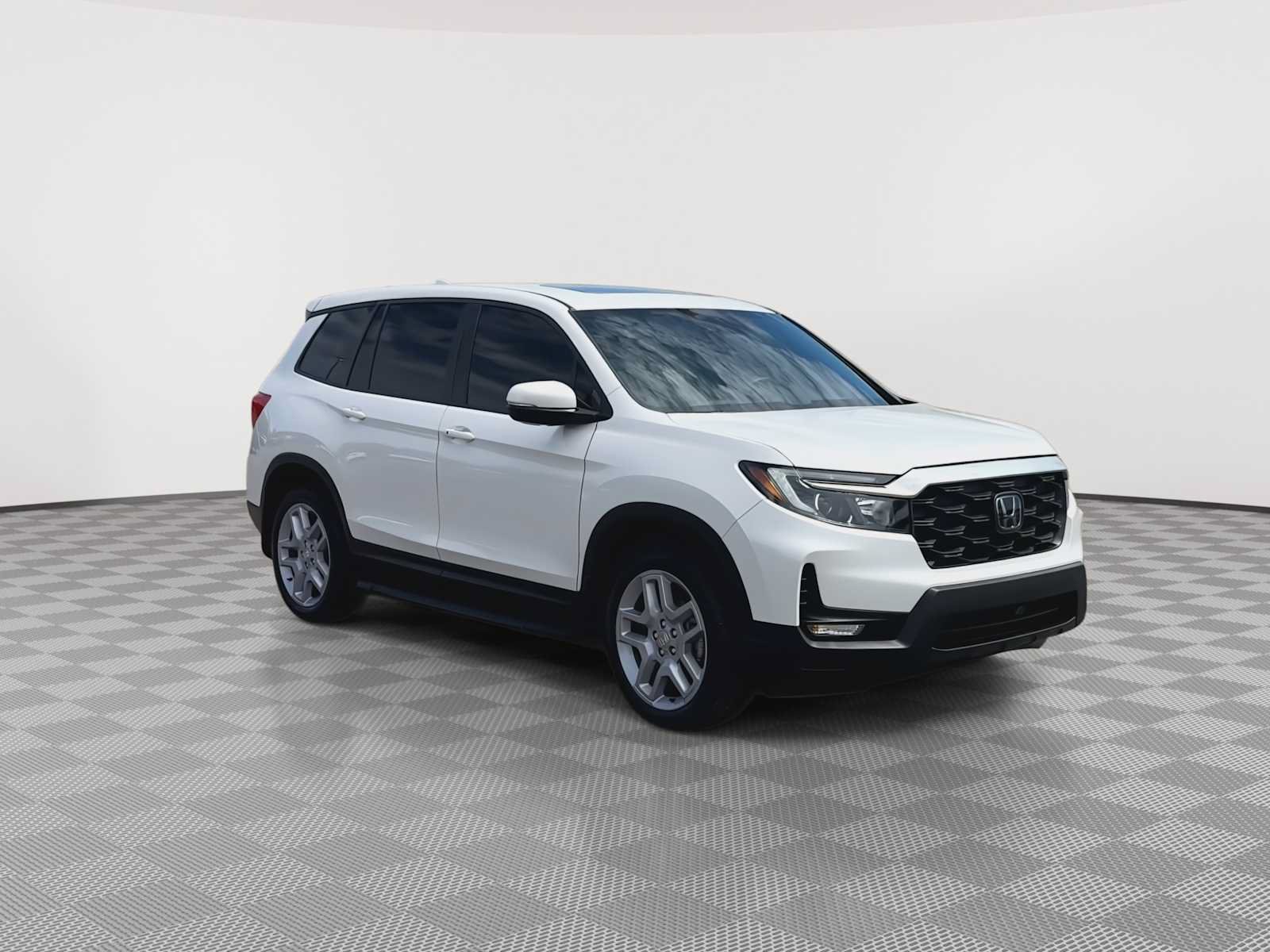 Certified 2024 Honda Passport EX-L image 2