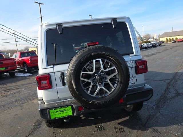 Used 2024 Jeep Wrangler Sahara w/ Technology Group image 5