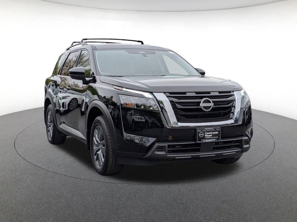 Used 2025 Nissan Pathfinder SV w/ SV Premium Package FWD image 3