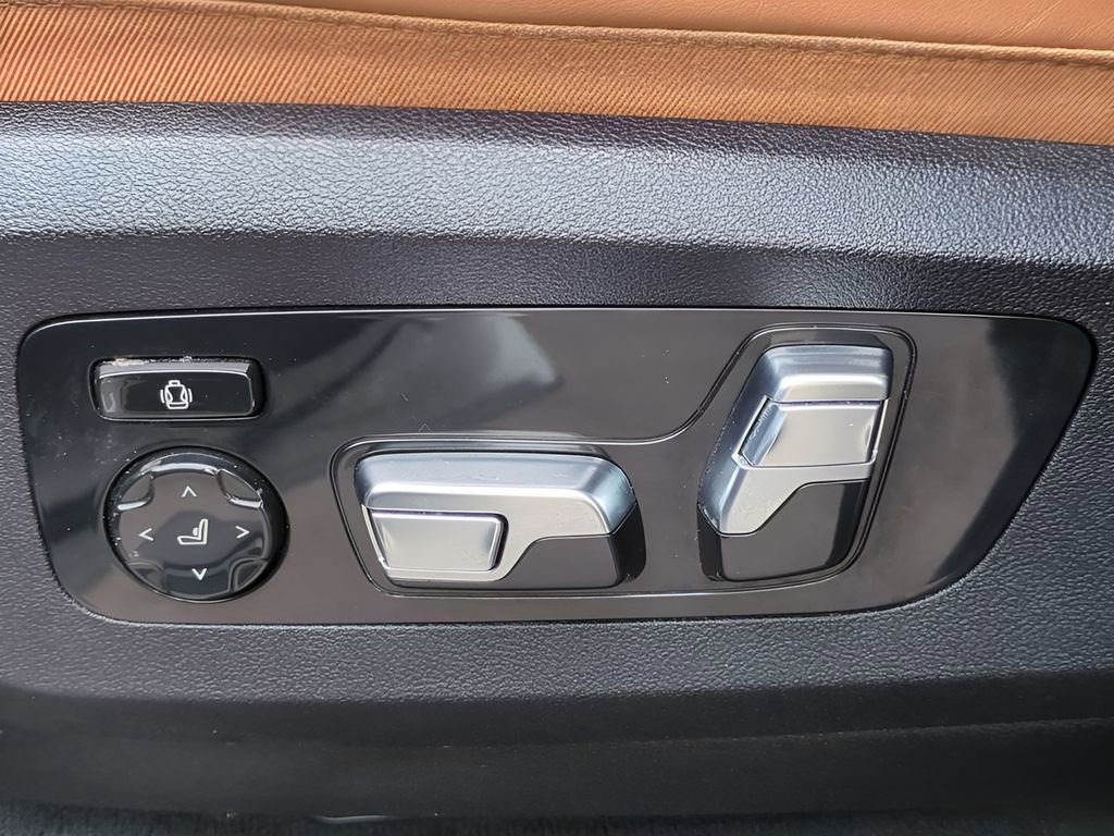 Used 2023 BMW X7 xDrive40i w/ Premium Package image 19