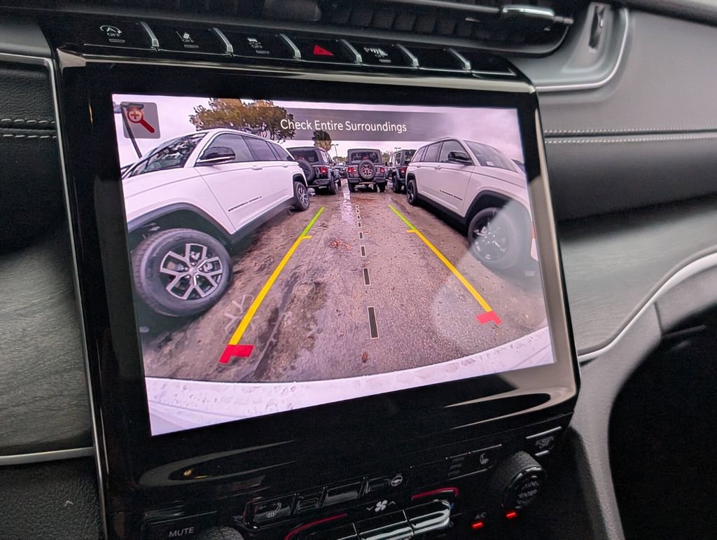 New 2025 Jeep Grand Cherokee Limited w/ Black Appearance Package image 17