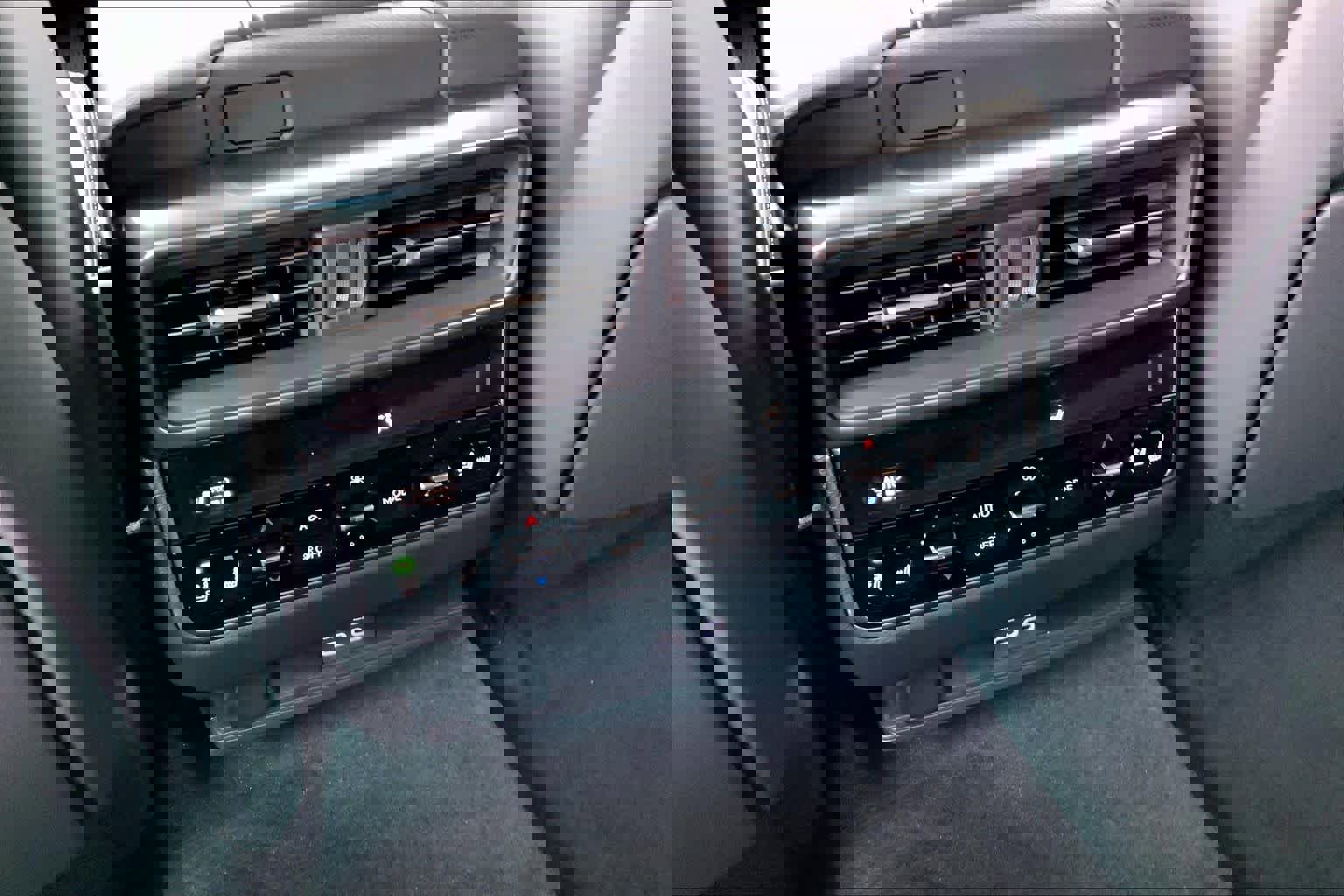 New 2025 Lexus LX 600 4WD w/ Luxury Package image 19