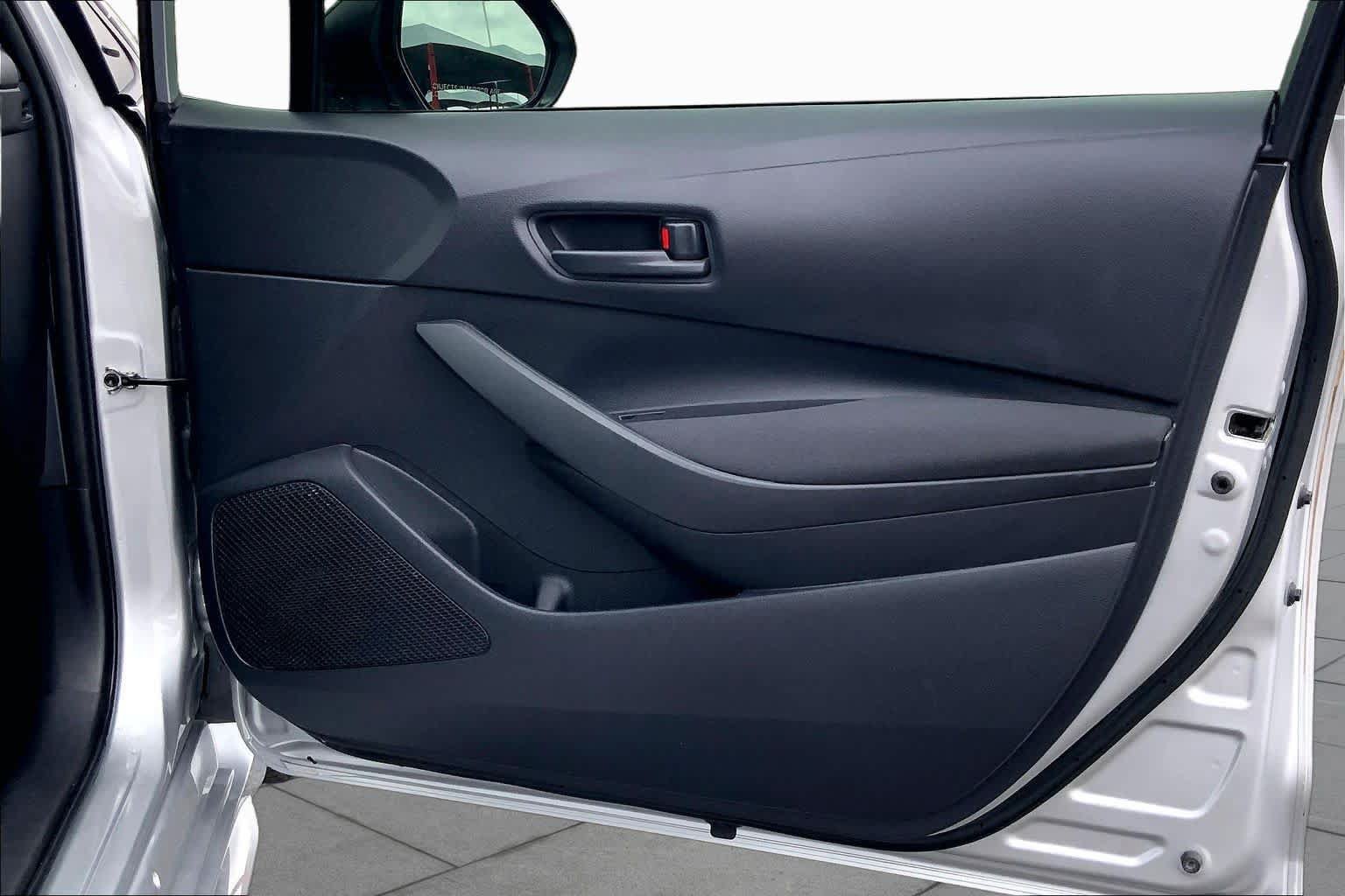 Used 2022 Toyota Corolla LE FWD image 23
