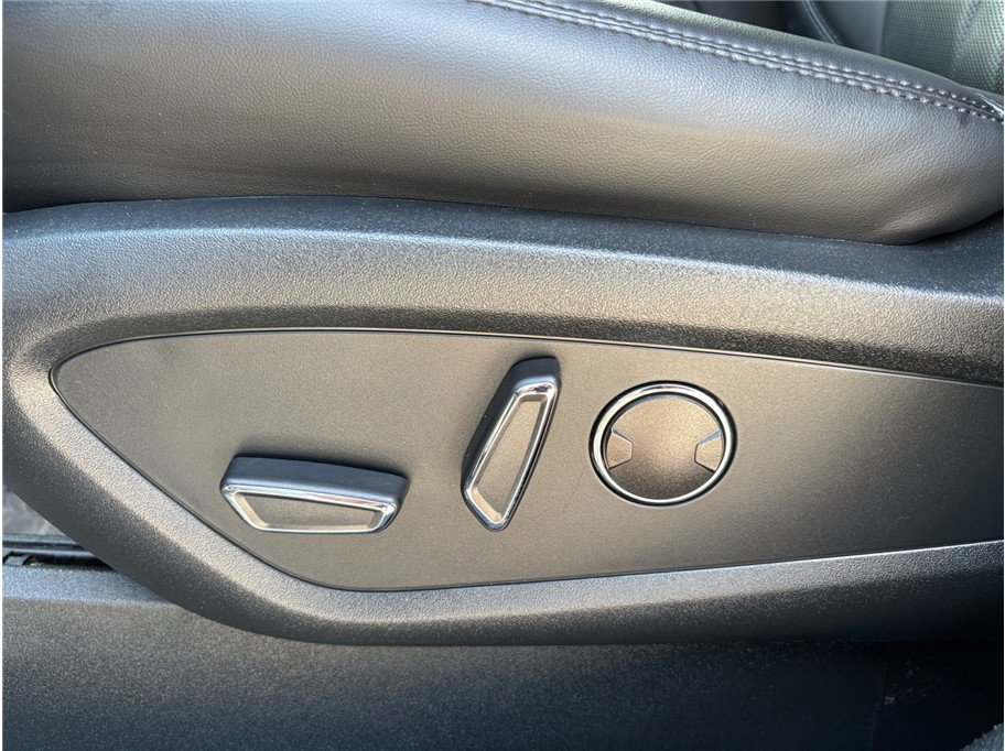 Used 2021 Lincoln Nautilus Reserve image 20