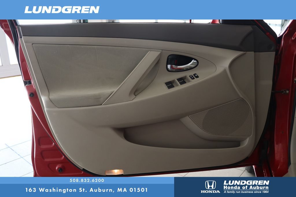 Used 2010 Toyota Camry LE FWD image 9