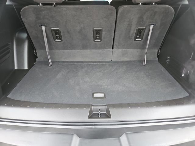 Used 2023 Chevrolet Traverse LT image 23