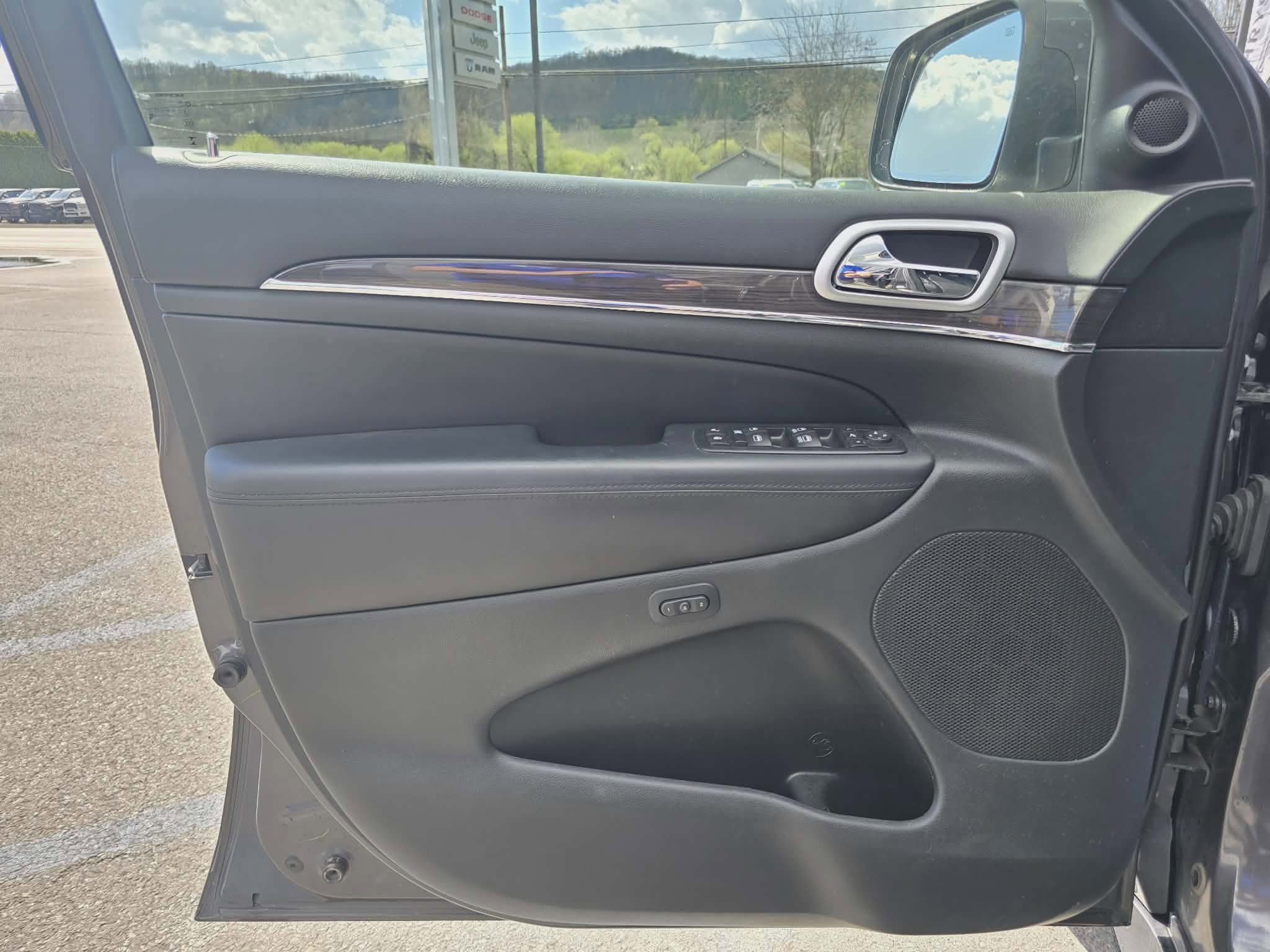 Used 2016 Jeep Grand Cherokee High Altitude AWD/4WD image 17