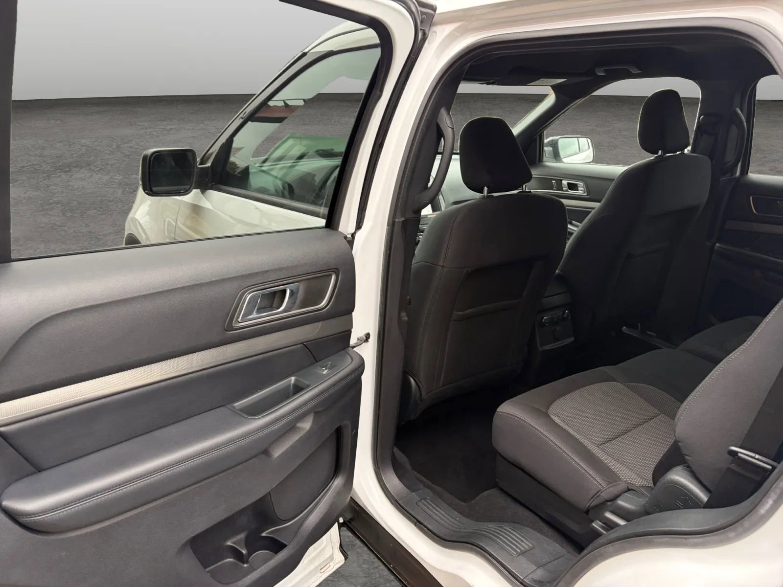 Used 2019 Ford Explorer XLT w/ Equipment Group 201A image 12