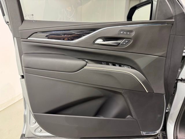 Used 2024 Cadillac Escalade Sport w/ LPO, ONYX Package image 11