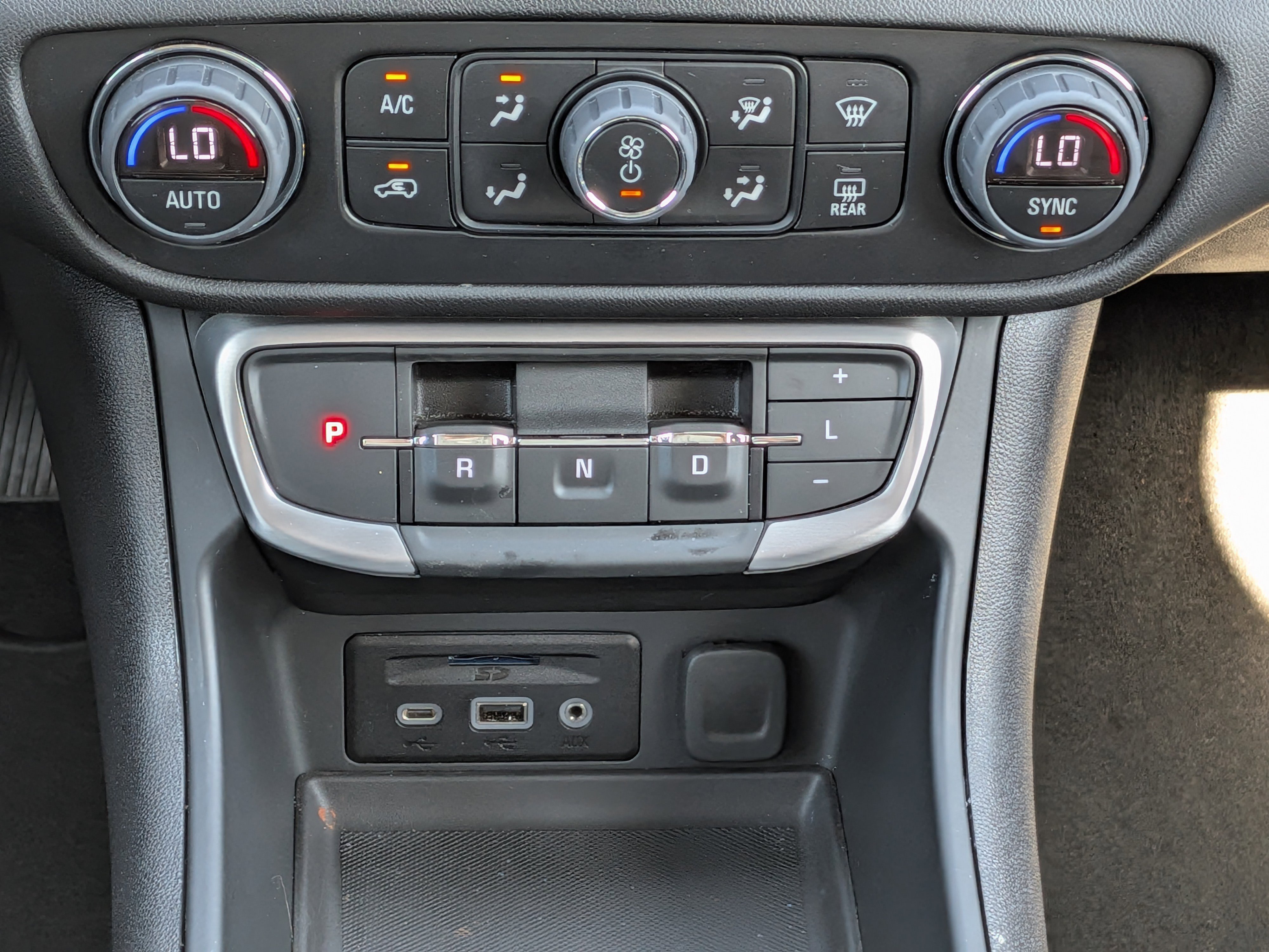 Certified 2024 GMC Terrain SLT image 20