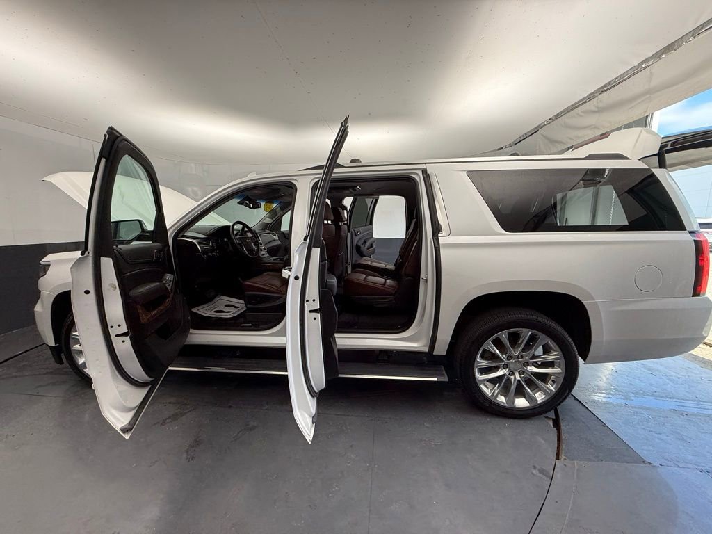 Used 2019 Chevrolet Suburban Premier w/ Premier Plus Edition AWD/4WD image 17