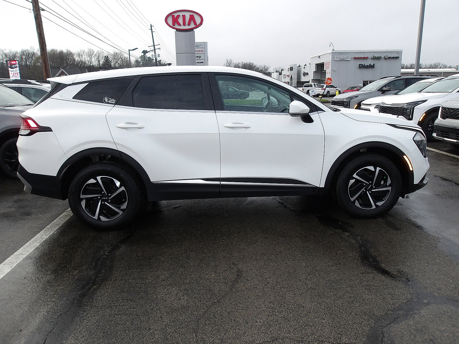 Used 2023 Kia Sportage LX image 9