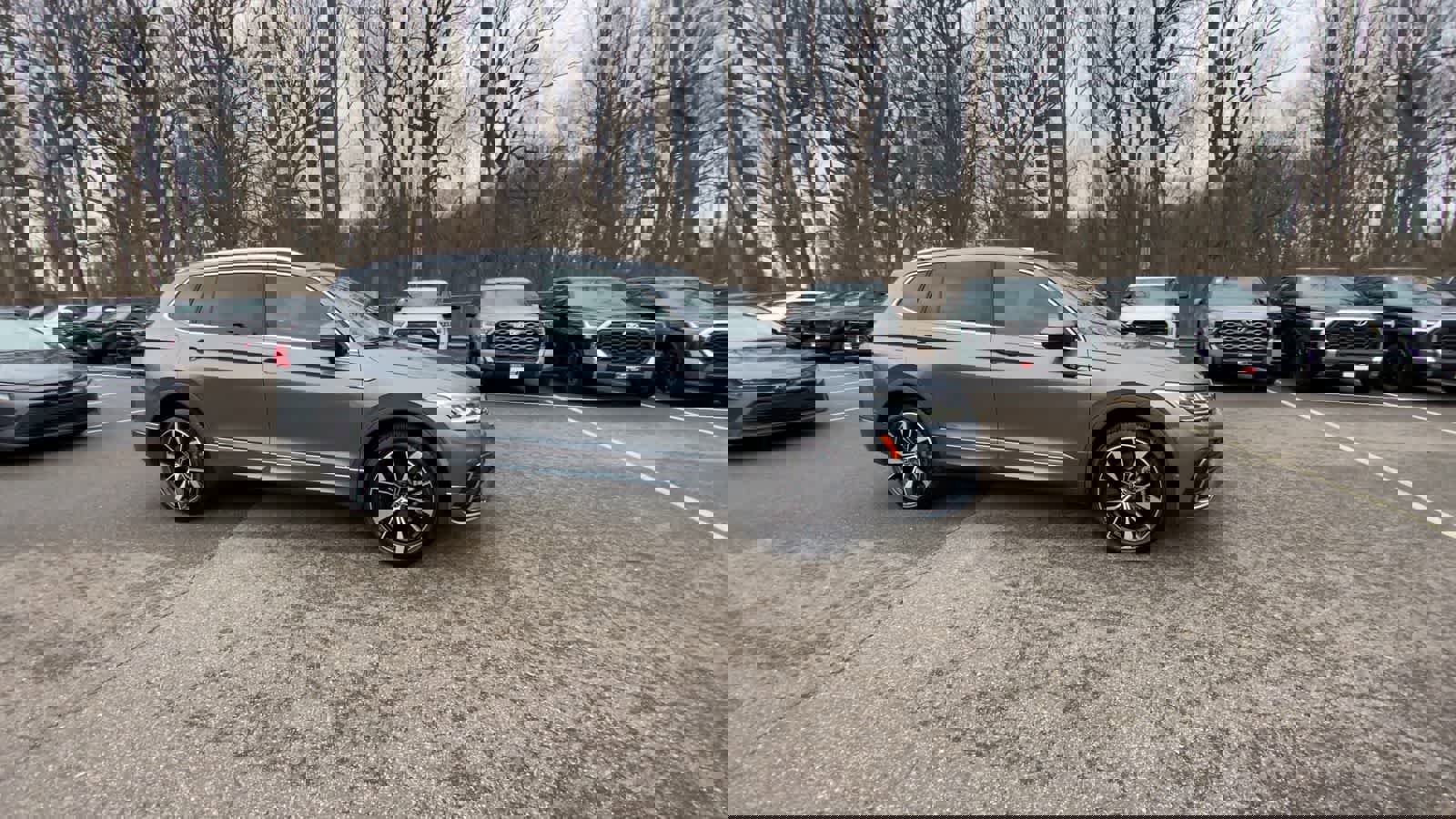 Used 2024 Volkswagen Tiguan SEL R-Line image 4