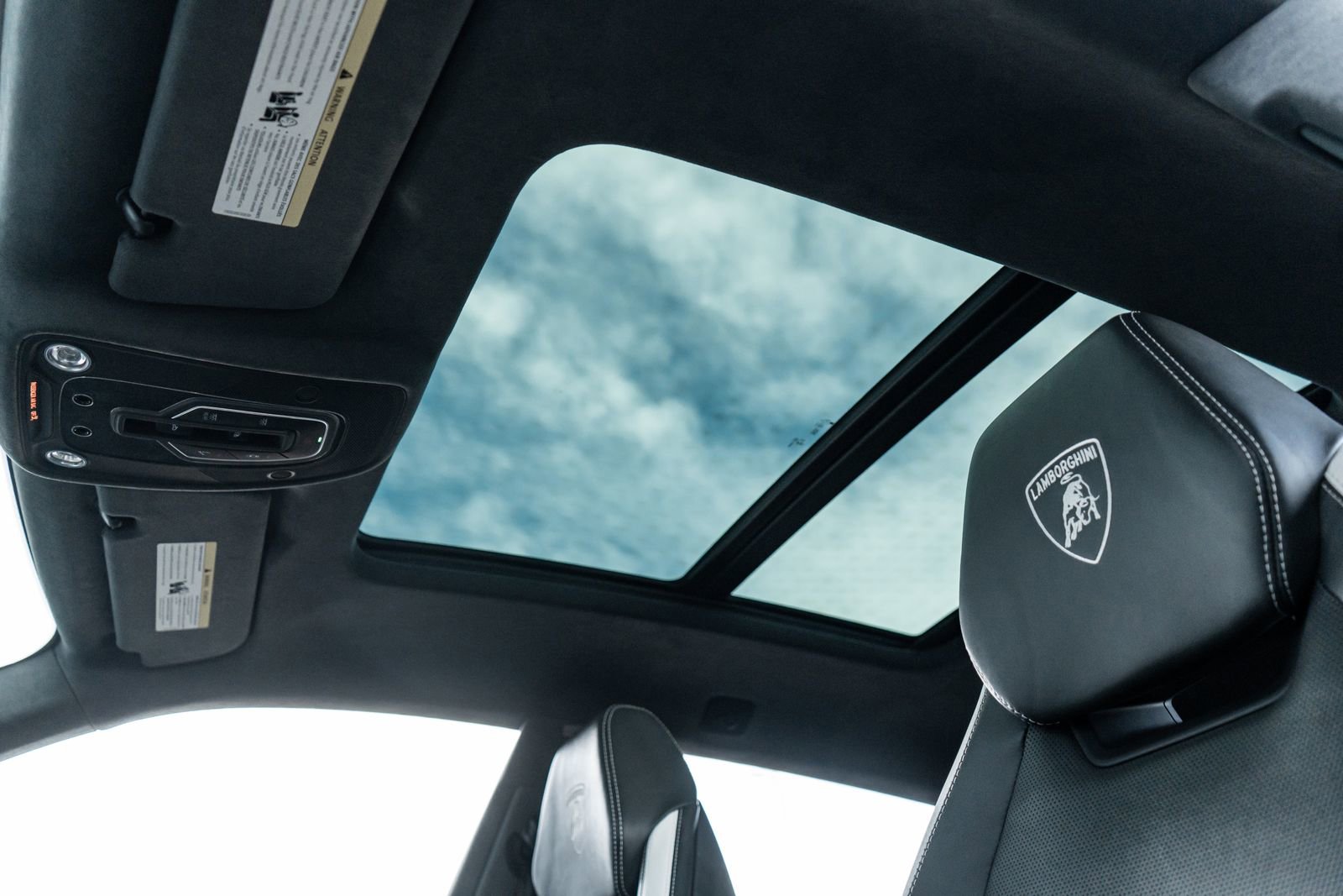 Used 2025 Lamborghini Urus SE image 28