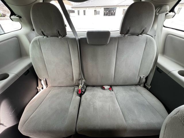Used 2017 Toyota Sienna L FWD image 27