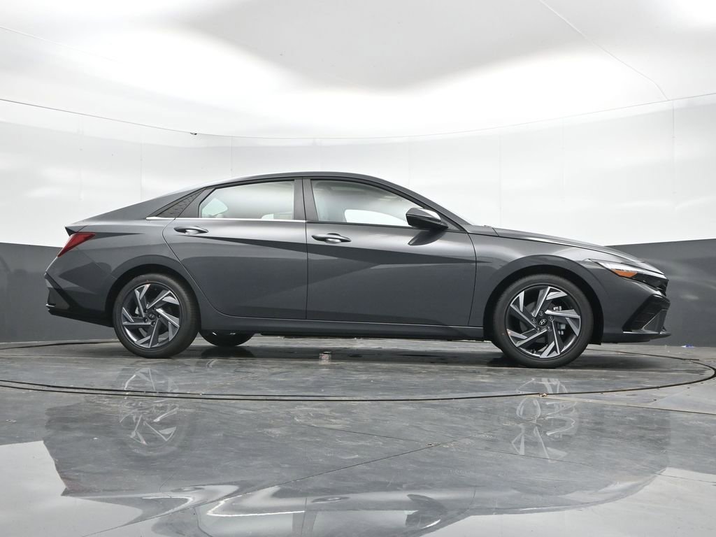 Certified 2025 Hyundai Elantra Limited image 49