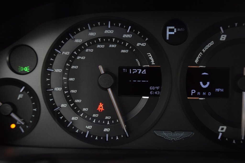 Used 2014 Aston Martin Vanquish Volante image 23