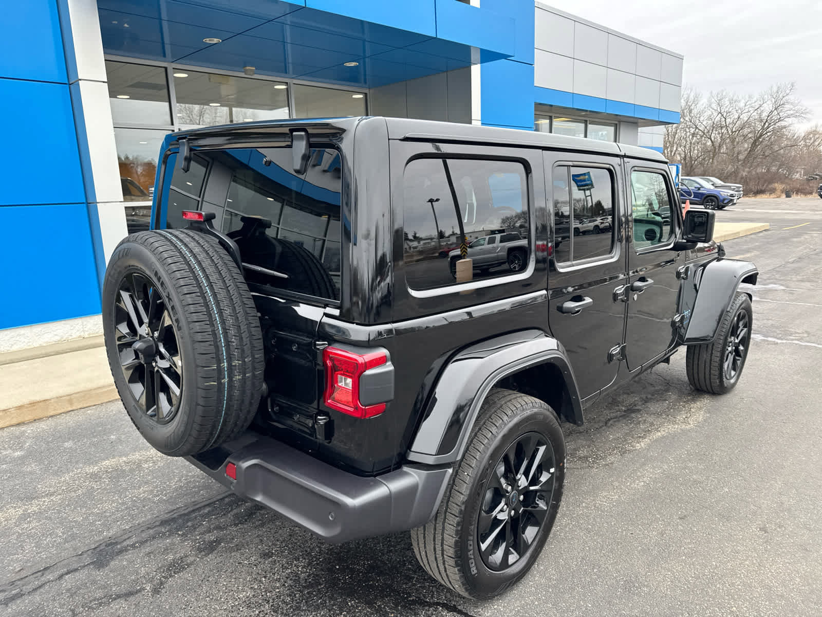 Used 2025 Jeep Wrangler Sahara w/ Safety Group image 7
